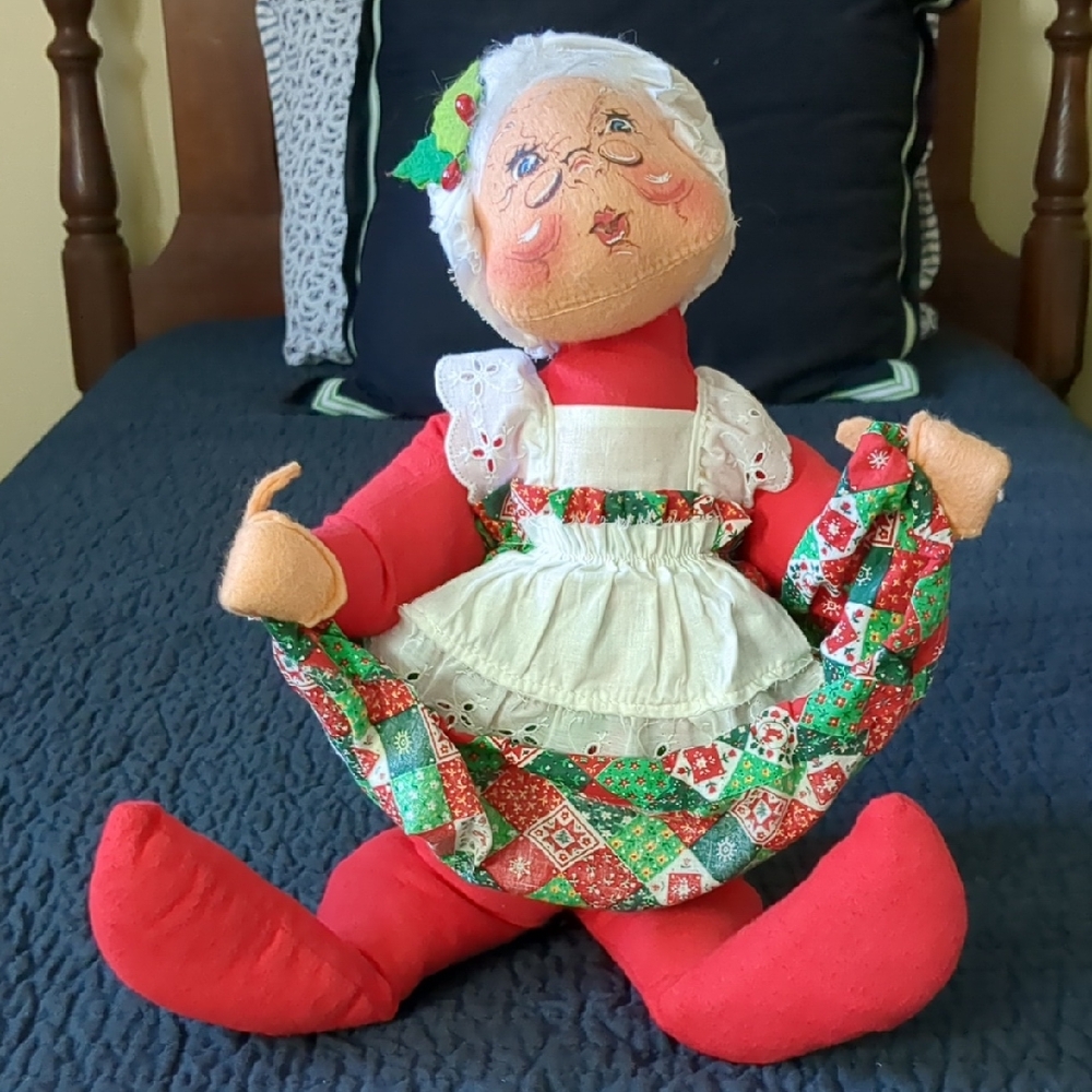 Annalee Mrs. Claus 14 in. Doll